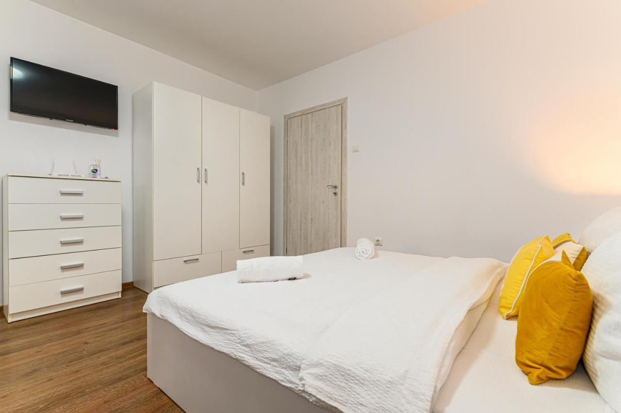 Jad - Family - Apartments & Studios Брашов Екстериор снимка